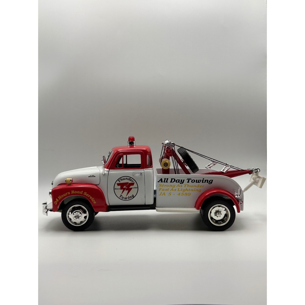 1953 Chevrolet 3100 Tow Truck Diecast Red White Thunder Towing Wrecker 1/24